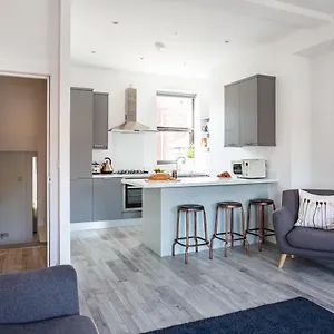 Modern Luxury Apartment, Sleeps 6, Location Apartamento