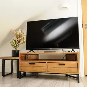 Luxury 5 Star - Parking, Garden, Nr Greater Metro Stations Apartamento Londres